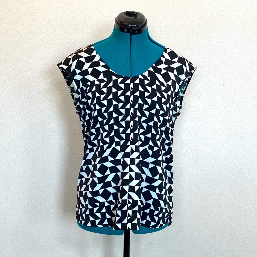 J Crew Women’s Blk/White Blouse w/Cap Sleeves Geometric Pattern Size 8P